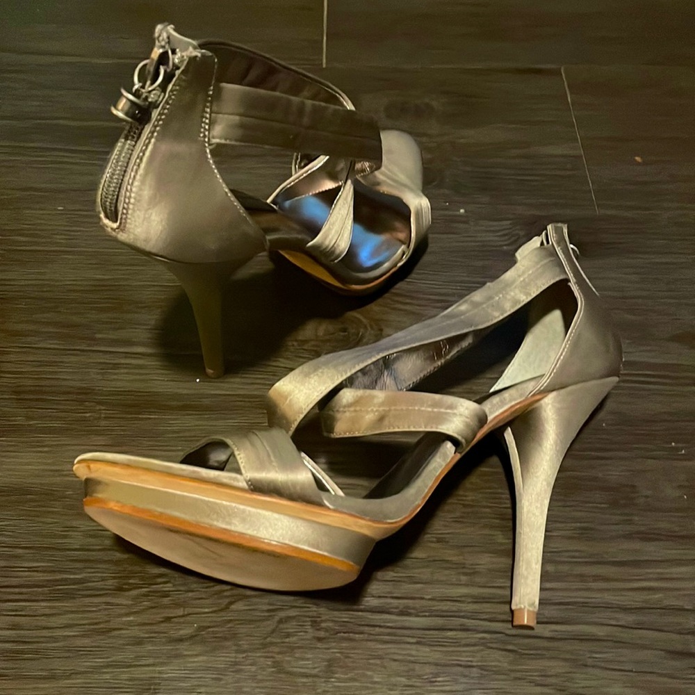 BCBG Pewter High Platform Heels 10M NWOT